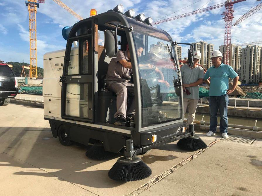 台湾龙海市电动清扫车：现代城市清洁的新解决方案