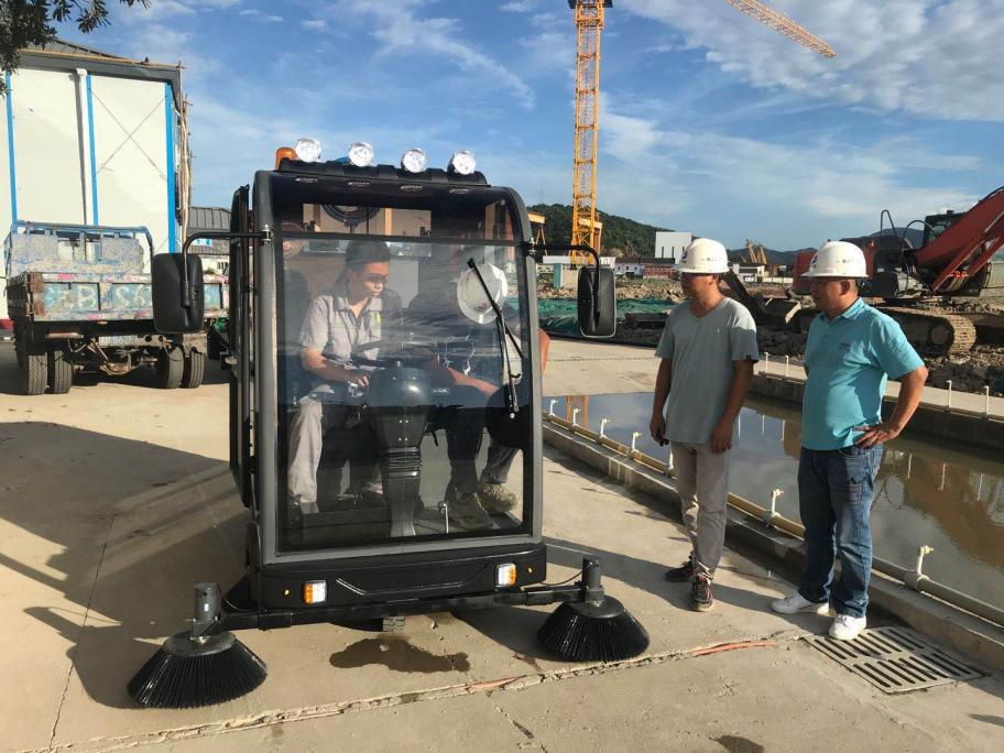 台湾龙泉市清扫车