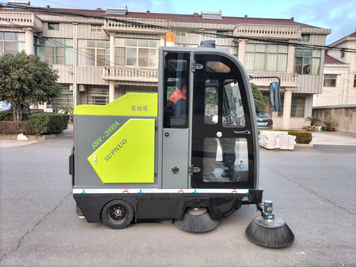 台湾龙马清扫车